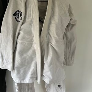 Albino & Preto White Essential Gi